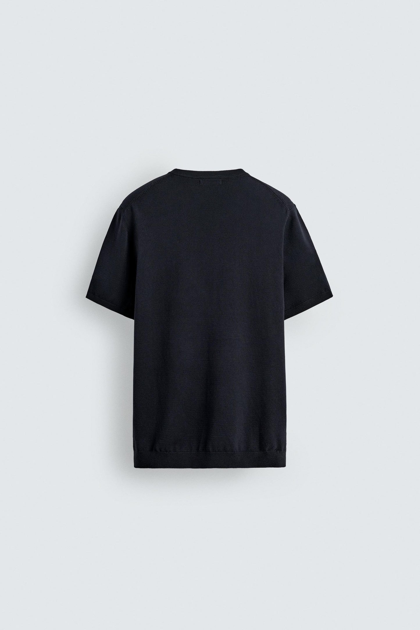T-SHIRT DE MALHA REGULAR FIT BÁSICA