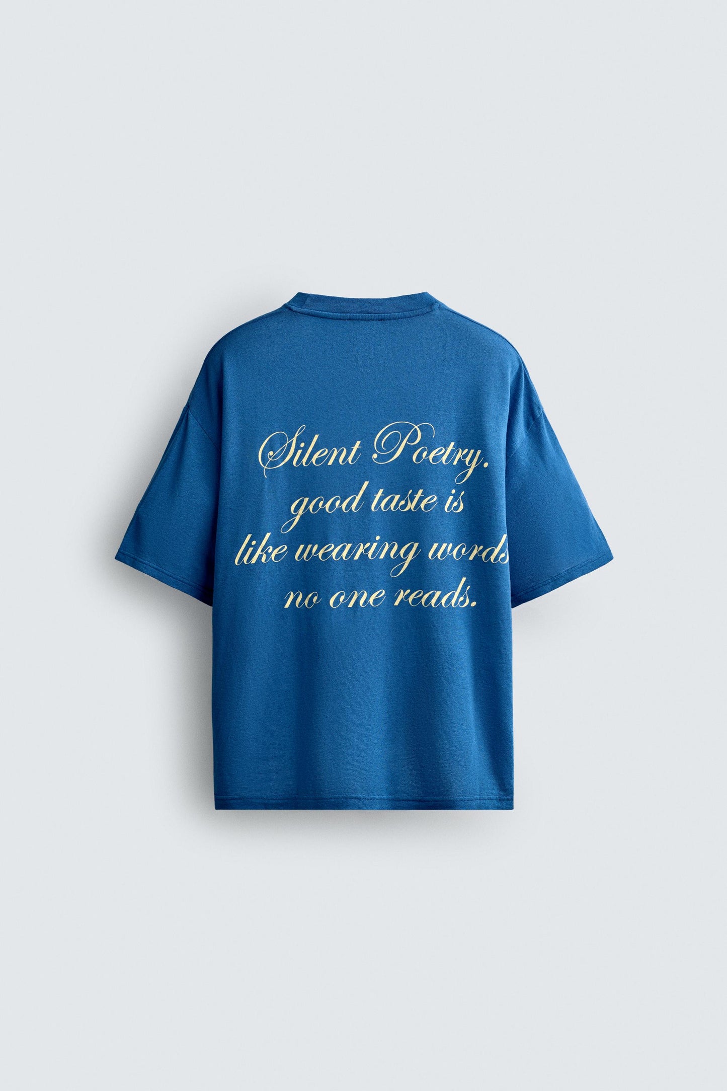 T-SHIRT COM TEXTOS ESTAMPADOS EM MISTURA DE LINHO