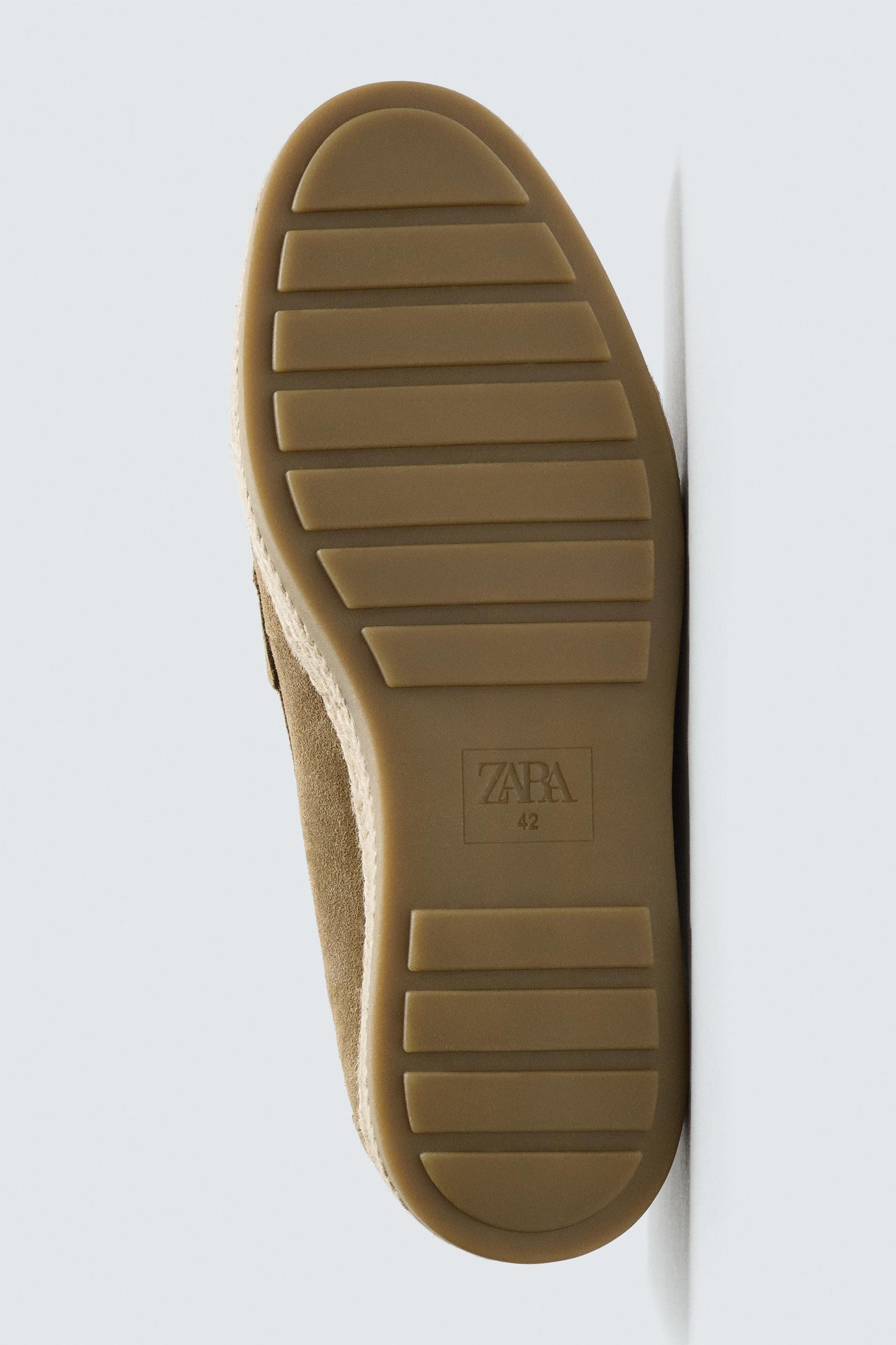 MOCASSIM CASUAL DE PELE COM BORLAS