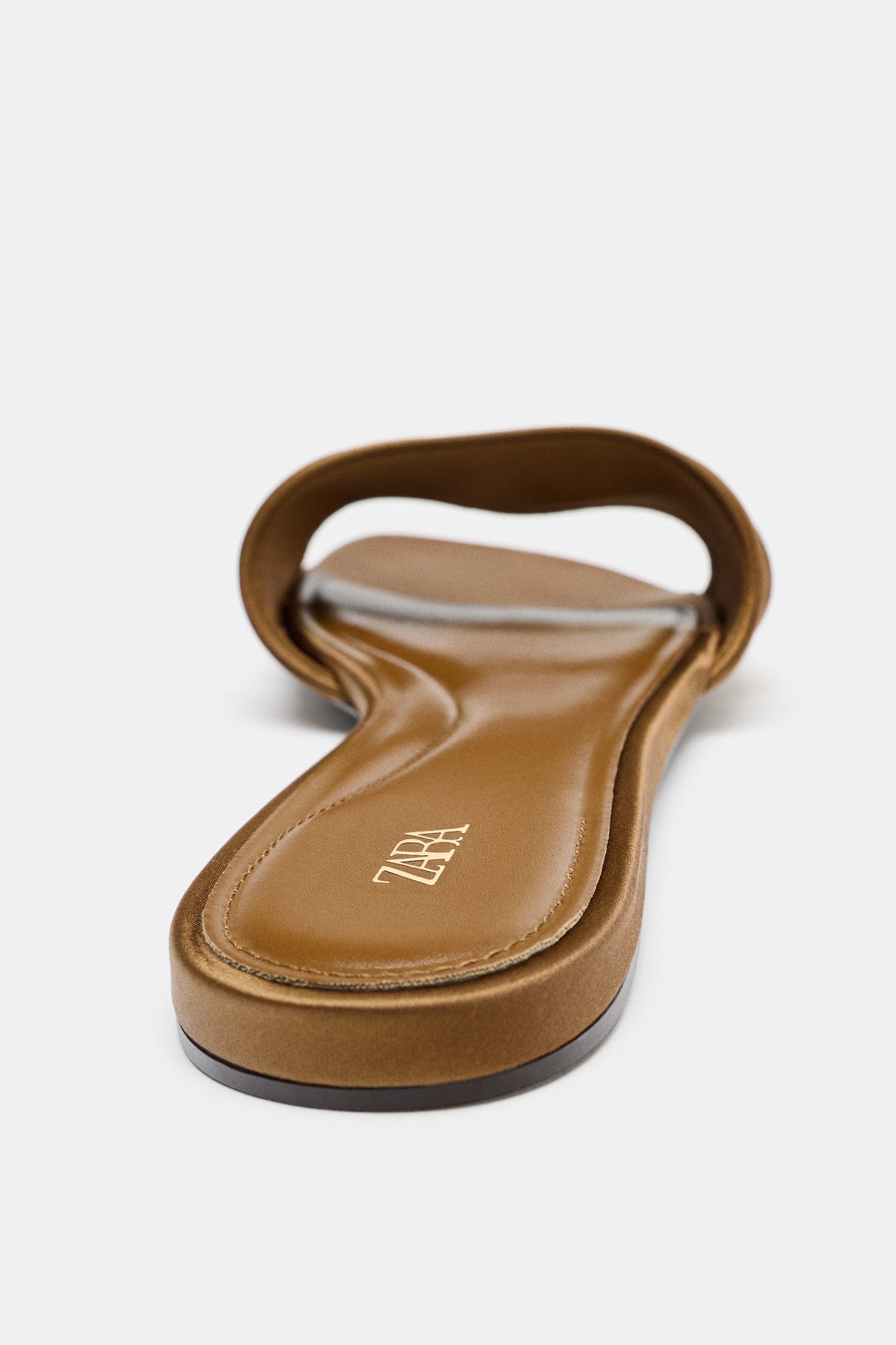 SANDÁLIA RASA EFEITO ACETINADO - Bronze