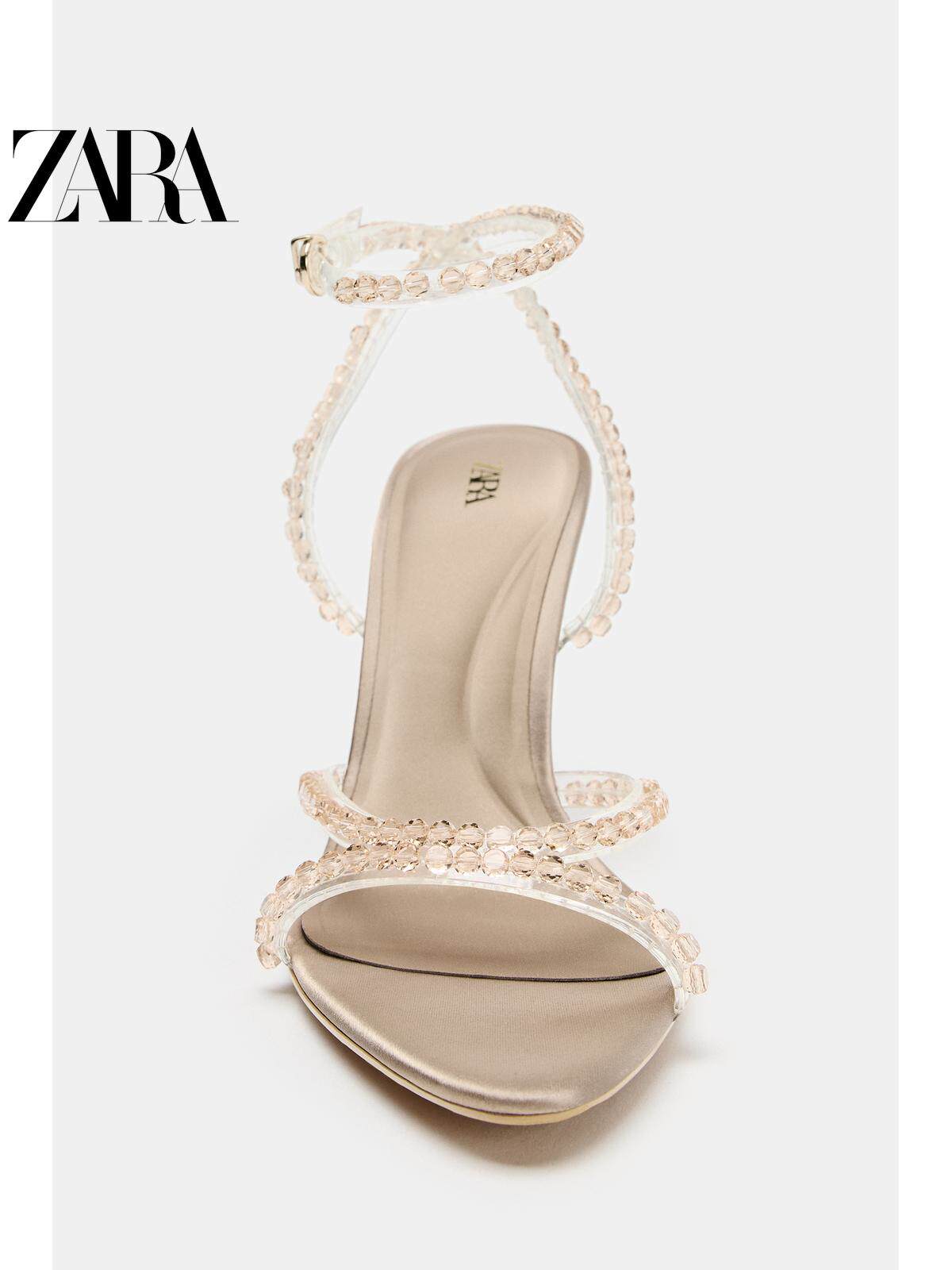 Sandálias de salto alto com textura de cetim e detalhes brilhantes da ZARA, coleção verão 2026 para mulheres. Código: 3886710 131