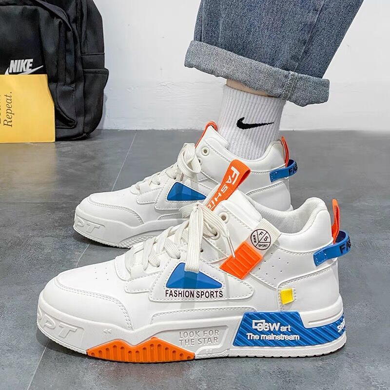 Sapatos masculinos de verão, novos sapatos altos respiráveis, sapatos brancos versáteis e modernos, ténis de sola grossa, ténis casuais