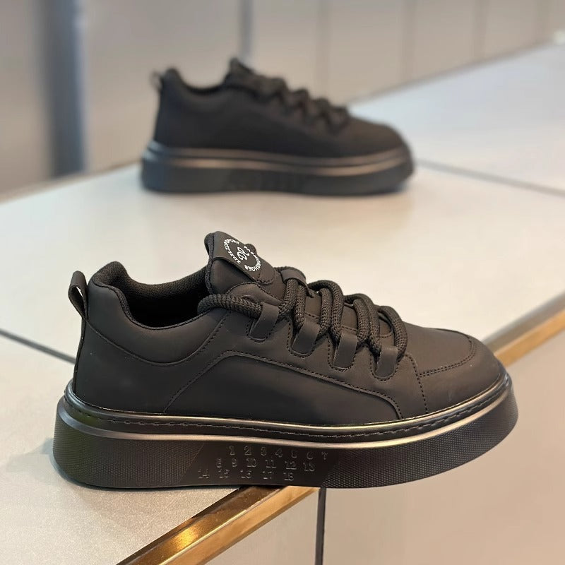 Sapatos brancos casuais Primavera 2025 para Homem Respiráveis, Ténis Desportivos Coreanos Versáteis Masculinos de Sola Grossa e Modernos
