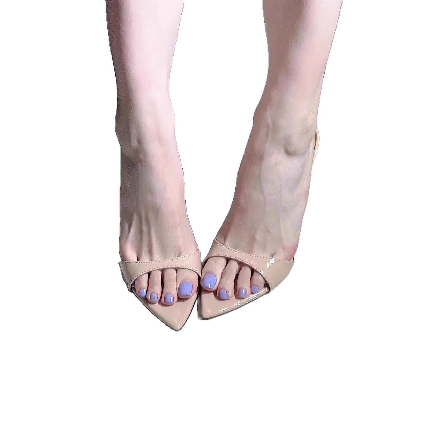 Salto alto com bico pontiagudo com bico descalço 2025 Novos strap-ons de verão feminino, sandálias de exterior pretas sensuais em verniz