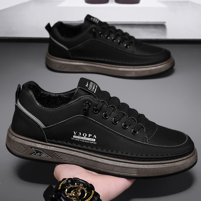 Sapatos de primavera para homem, novos sapatos brancos respiráveis, ténis desportivos casuais de um só pedal na moda, sapatos modernos