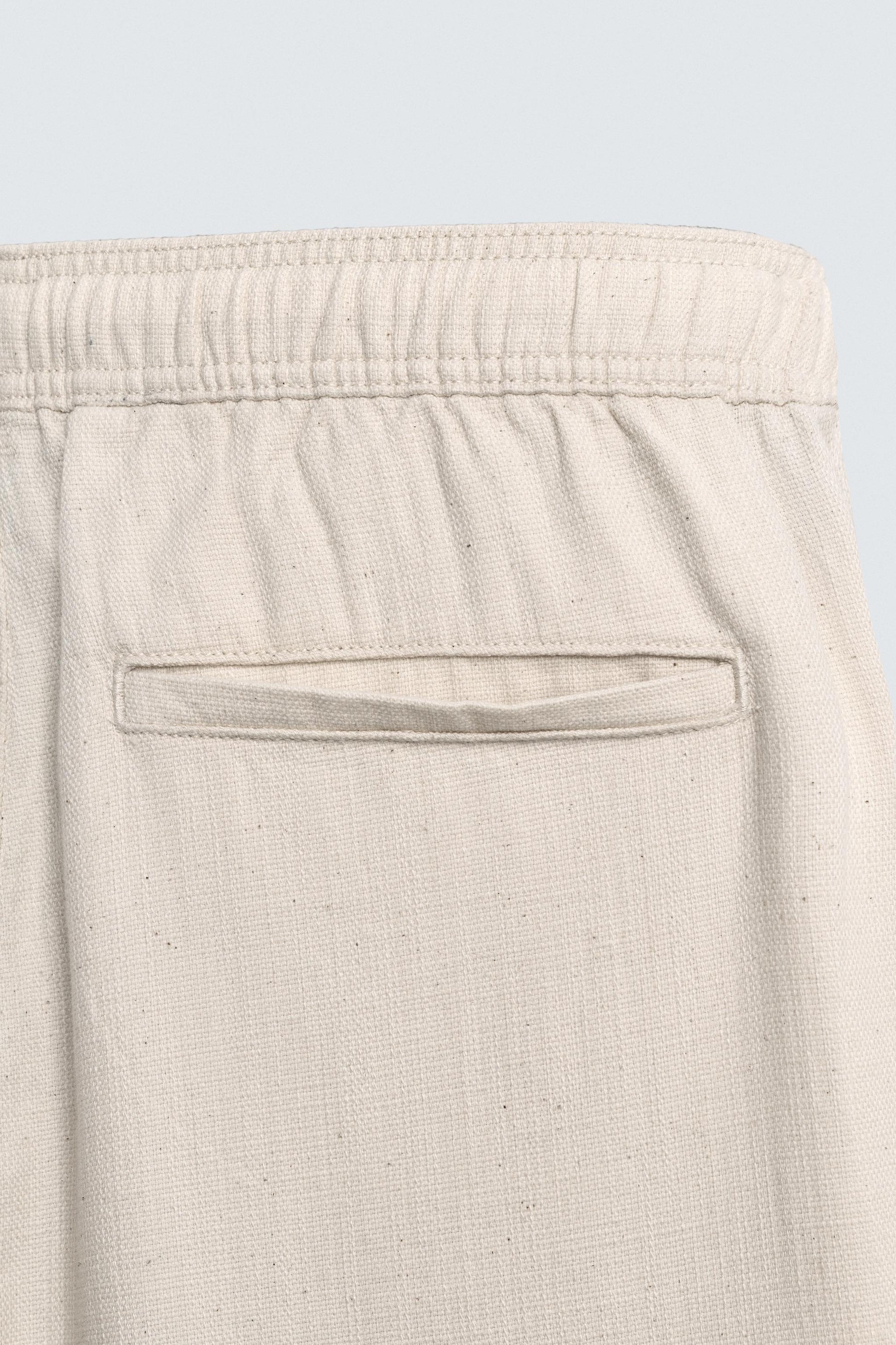 CALÇAS RELAXED FIT COM ESTRUTURA