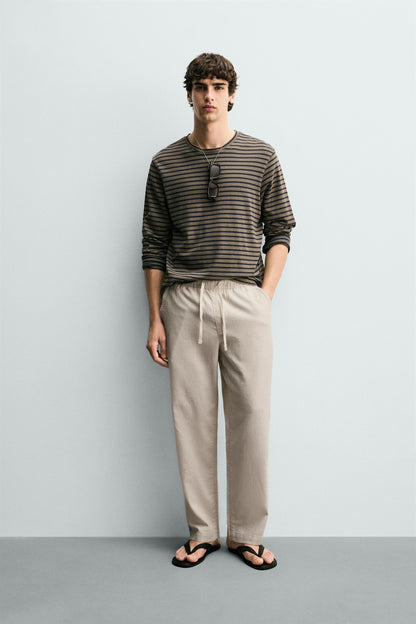 CALÇAS RELAXED FIT COM ESTRUTURA