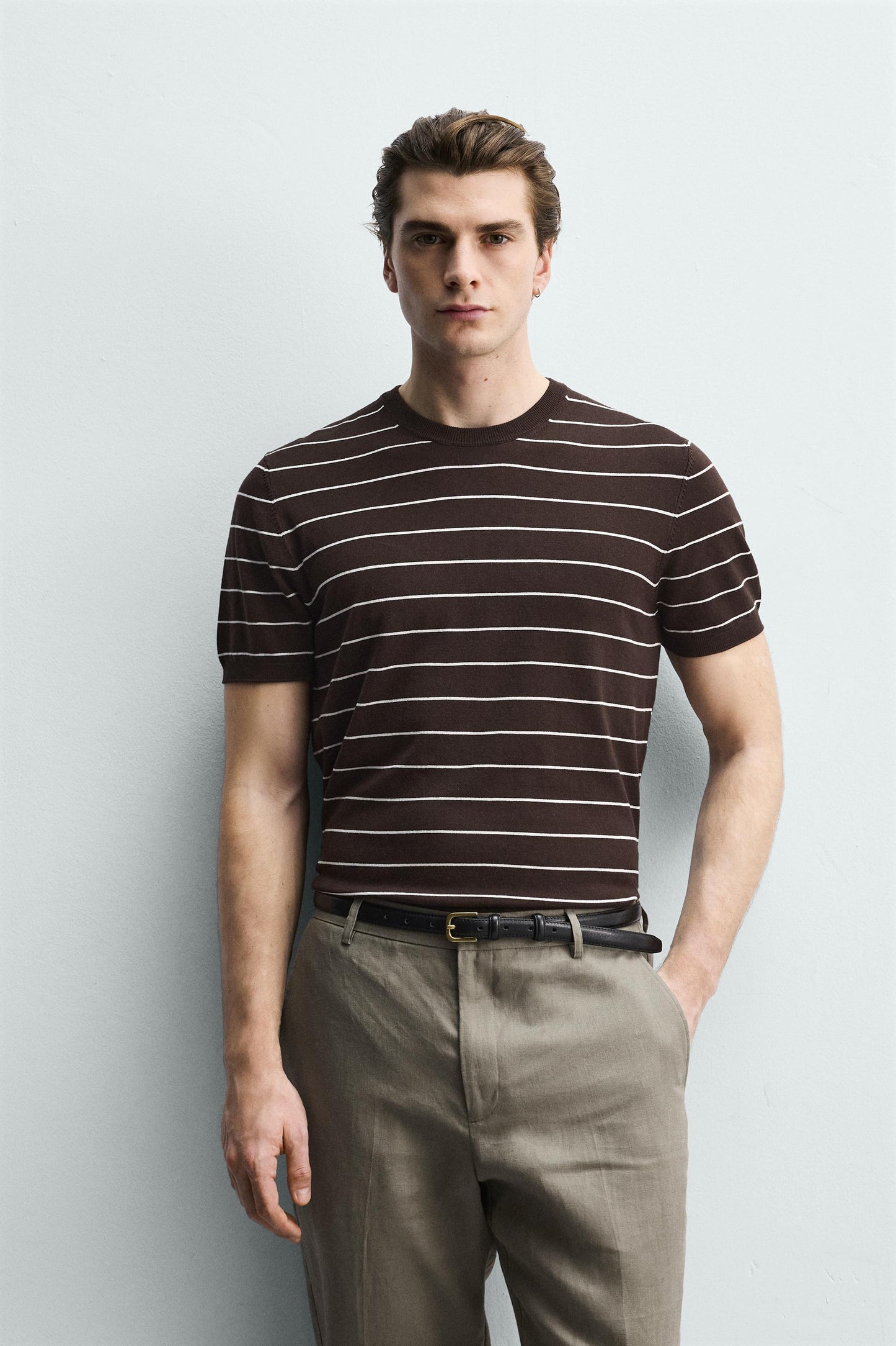 T-SHIRT DE MALHA REGULAR FIT BÁSICA