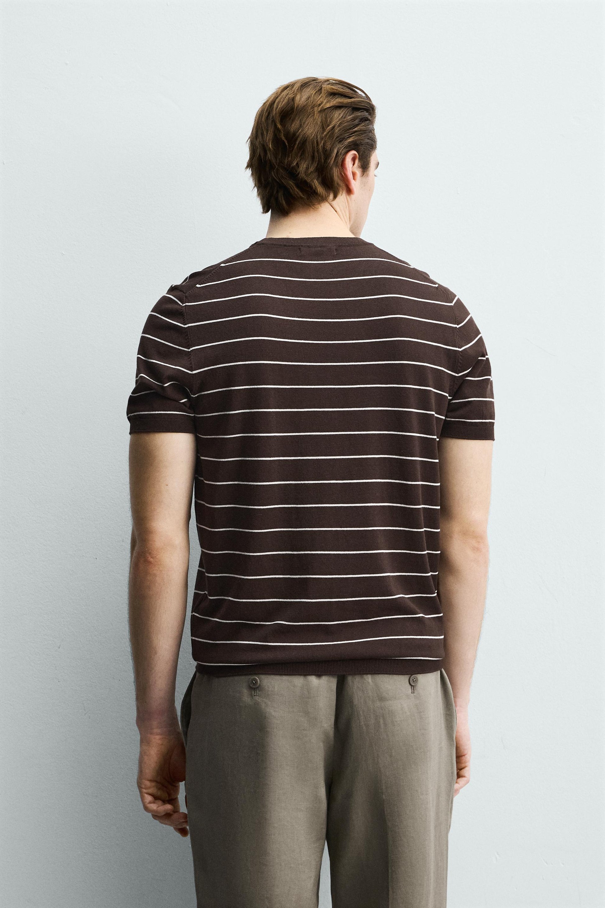 T-SHIRT DE MALHA REGULAR FIT BÁSICA