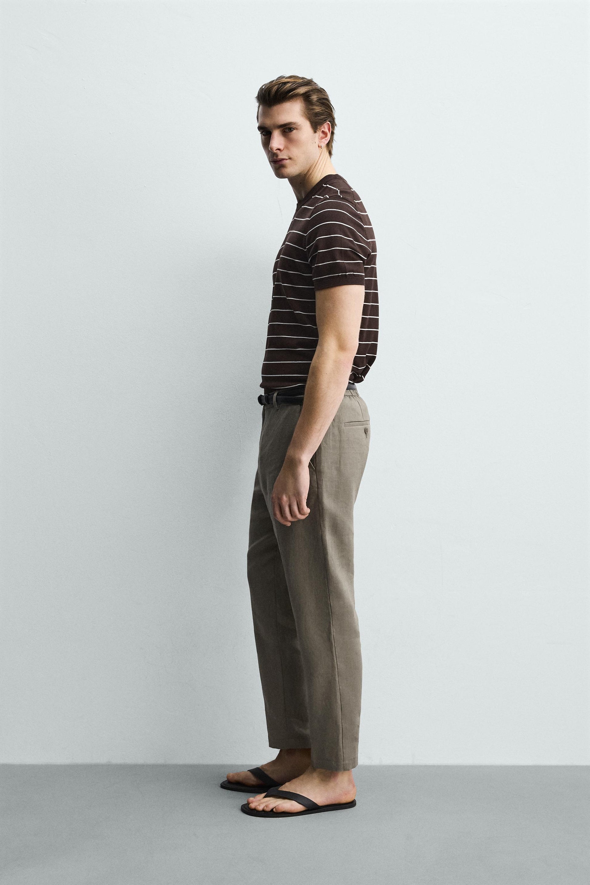 T-SHIRT DE MALHA REGULAR FIT BÁSICA