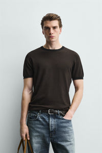T-SHIRT DE MALHA REGULAR FIT BÁSICA