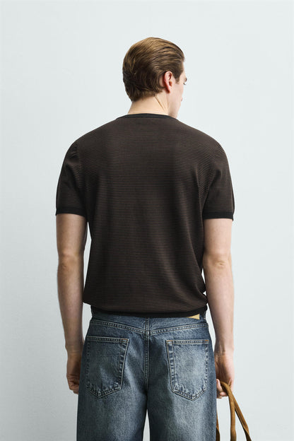 T-SHIRT DE MALHA REGULAR FIT BÁSICA