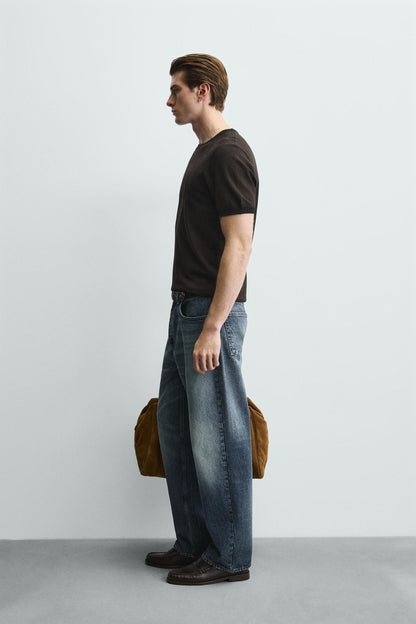 T-SHIRT DE MALHA REGULAR FIT BÁSICA