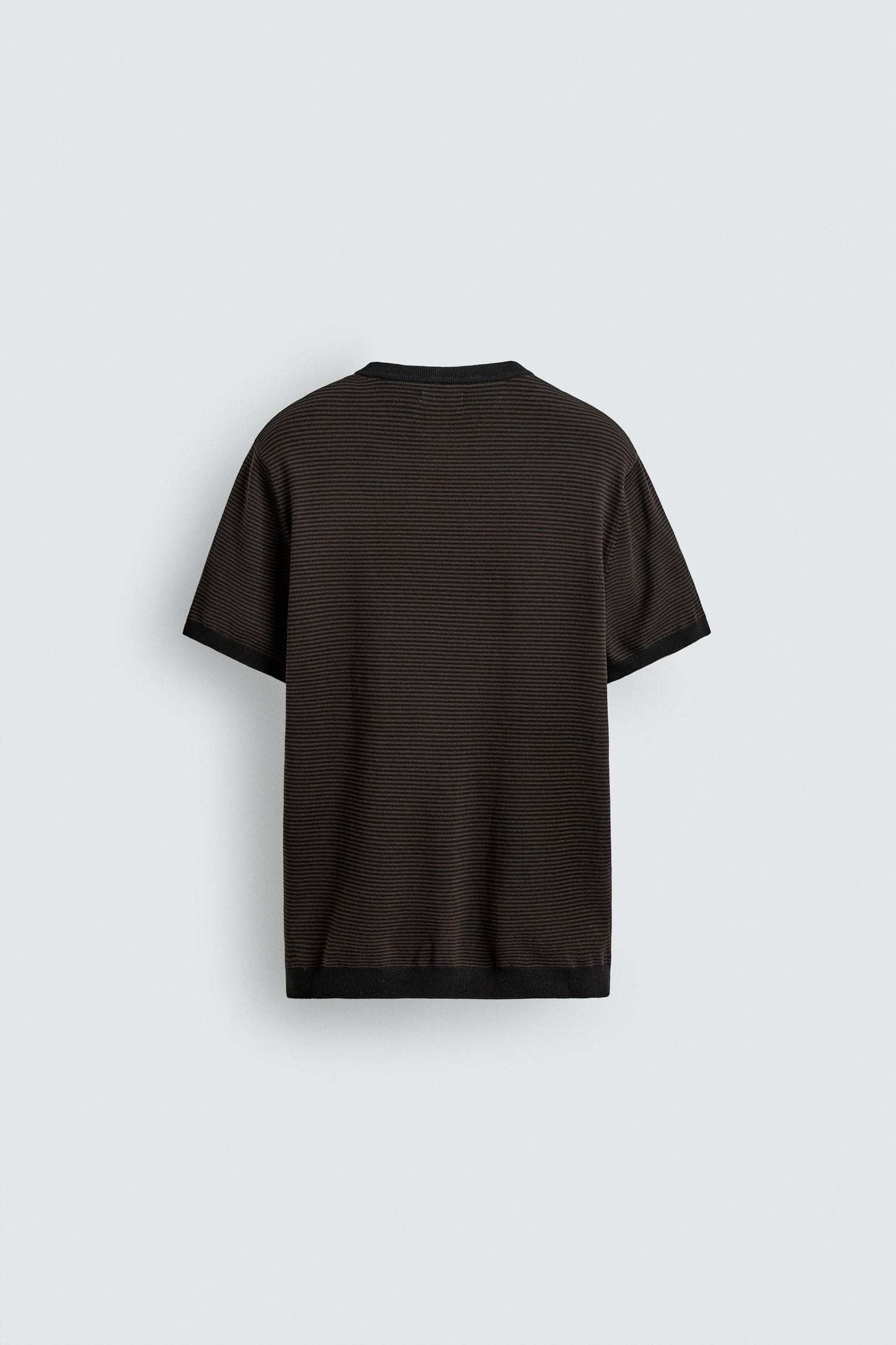 T-SHIRT DE MALHA REGULAR FIT BÁSICA