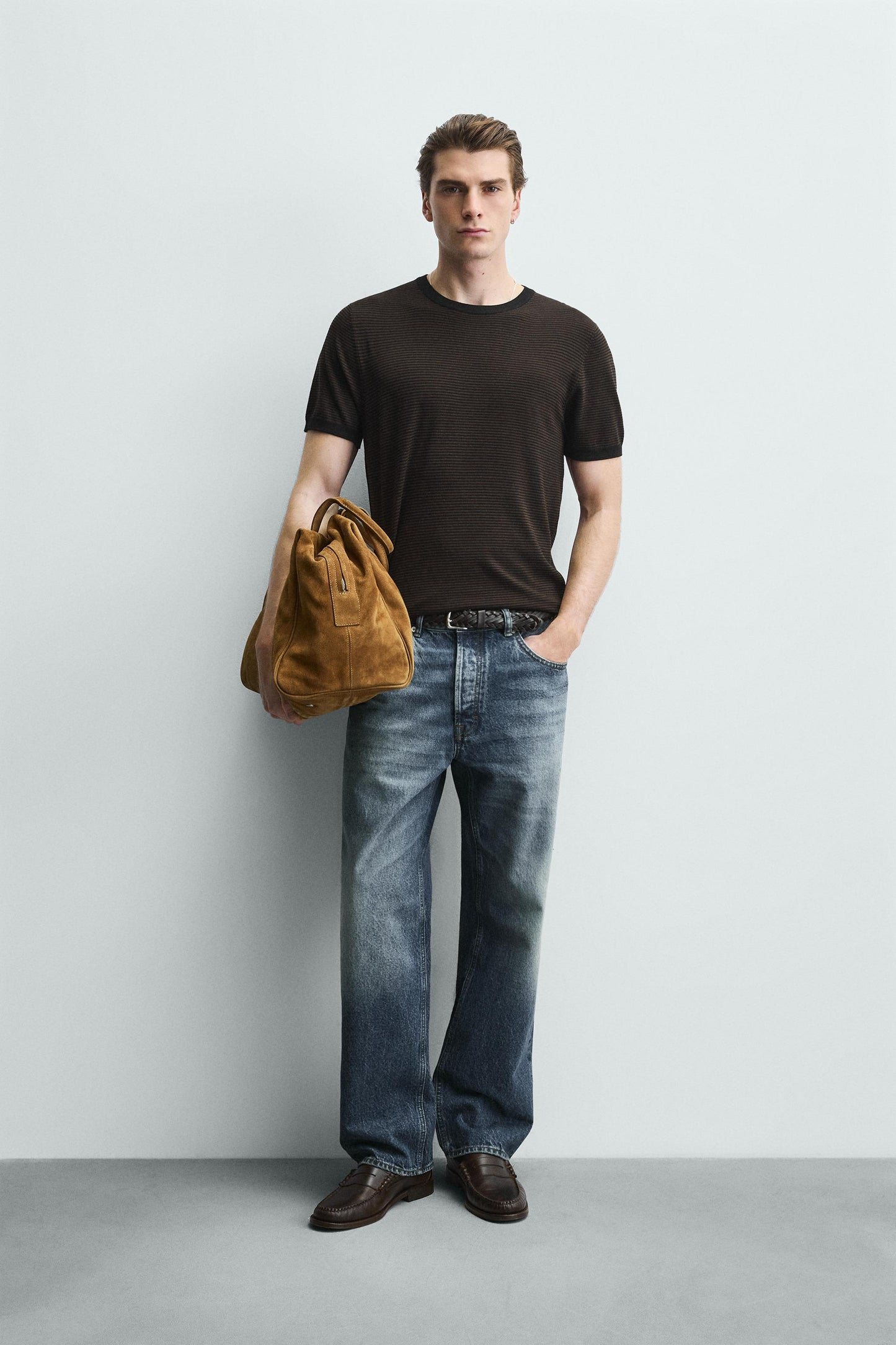 T-SHIRT DE MALHA REGULAR FIT BÁSICA