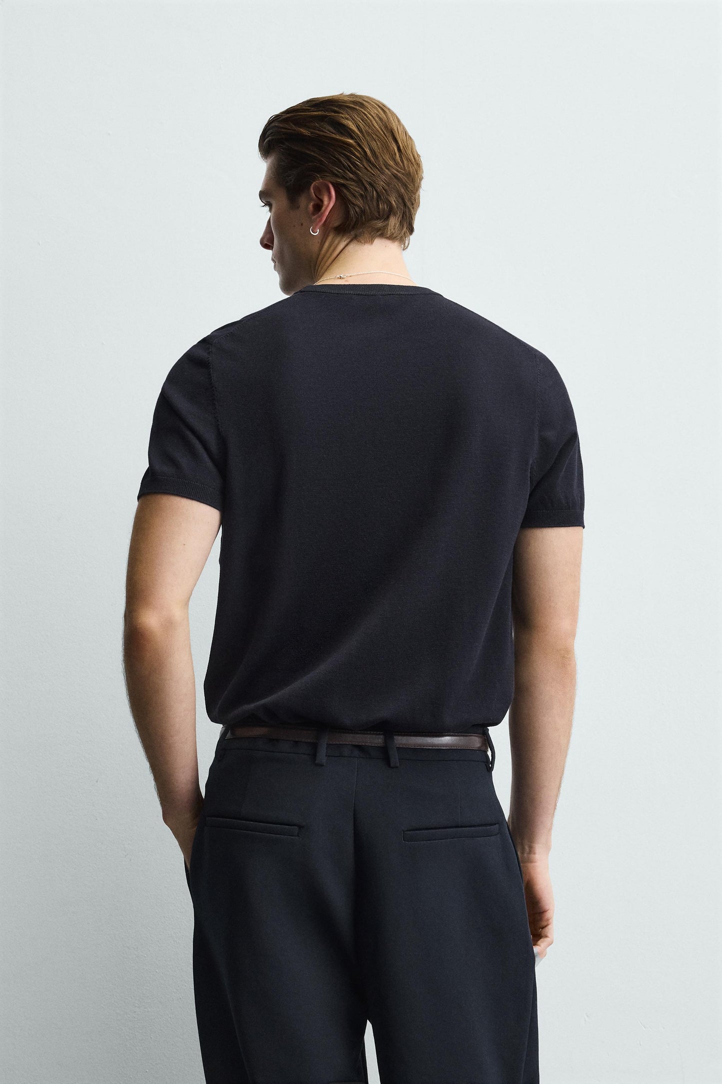 T-SHIRT DE MALHA REGULAR FIT BÁSICA