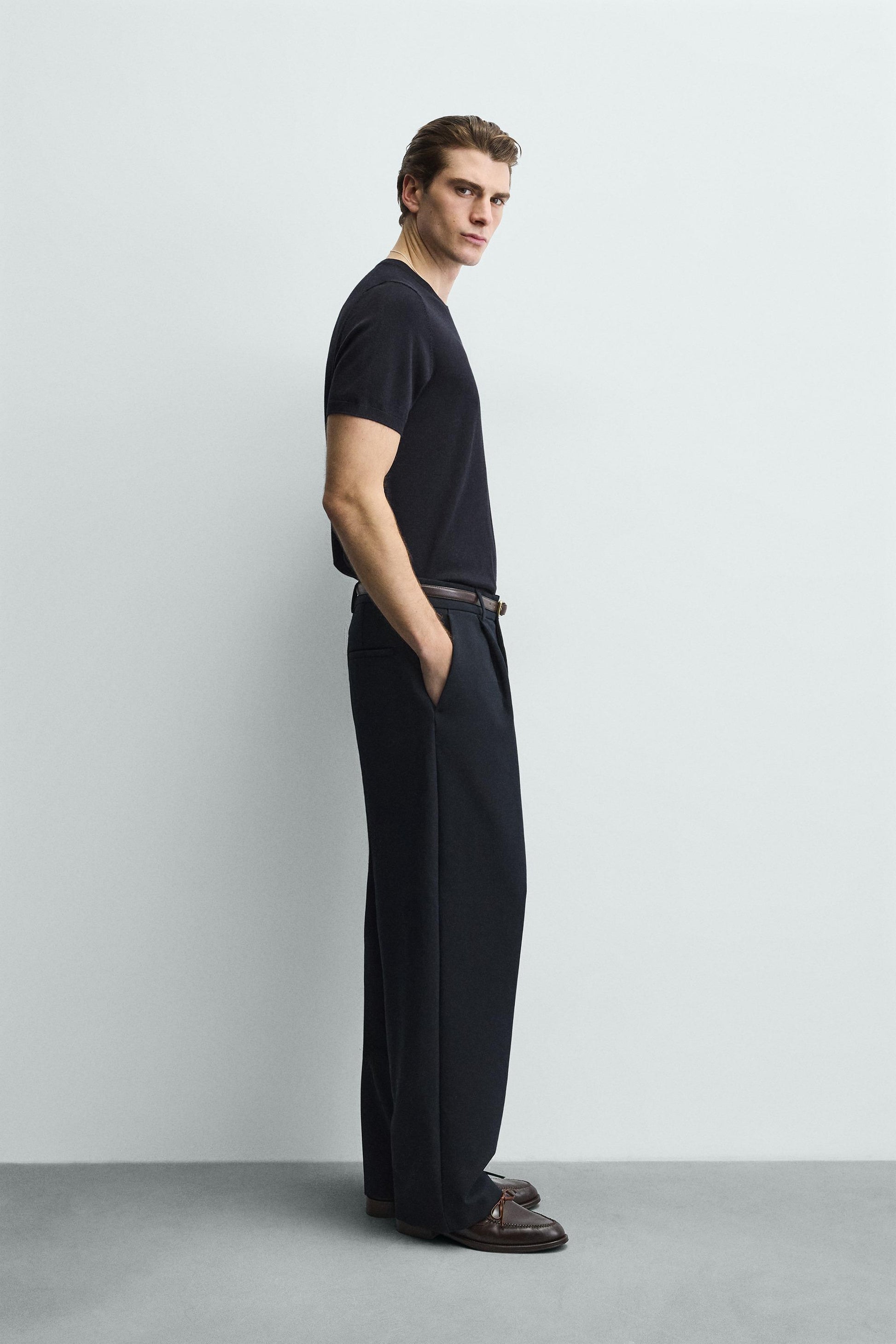 T-SHIRT DE MALHA REGULAR FIT BÁSICA