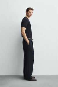 T-SHIRT DE MALHA REGULAR FIT BÁSICA
