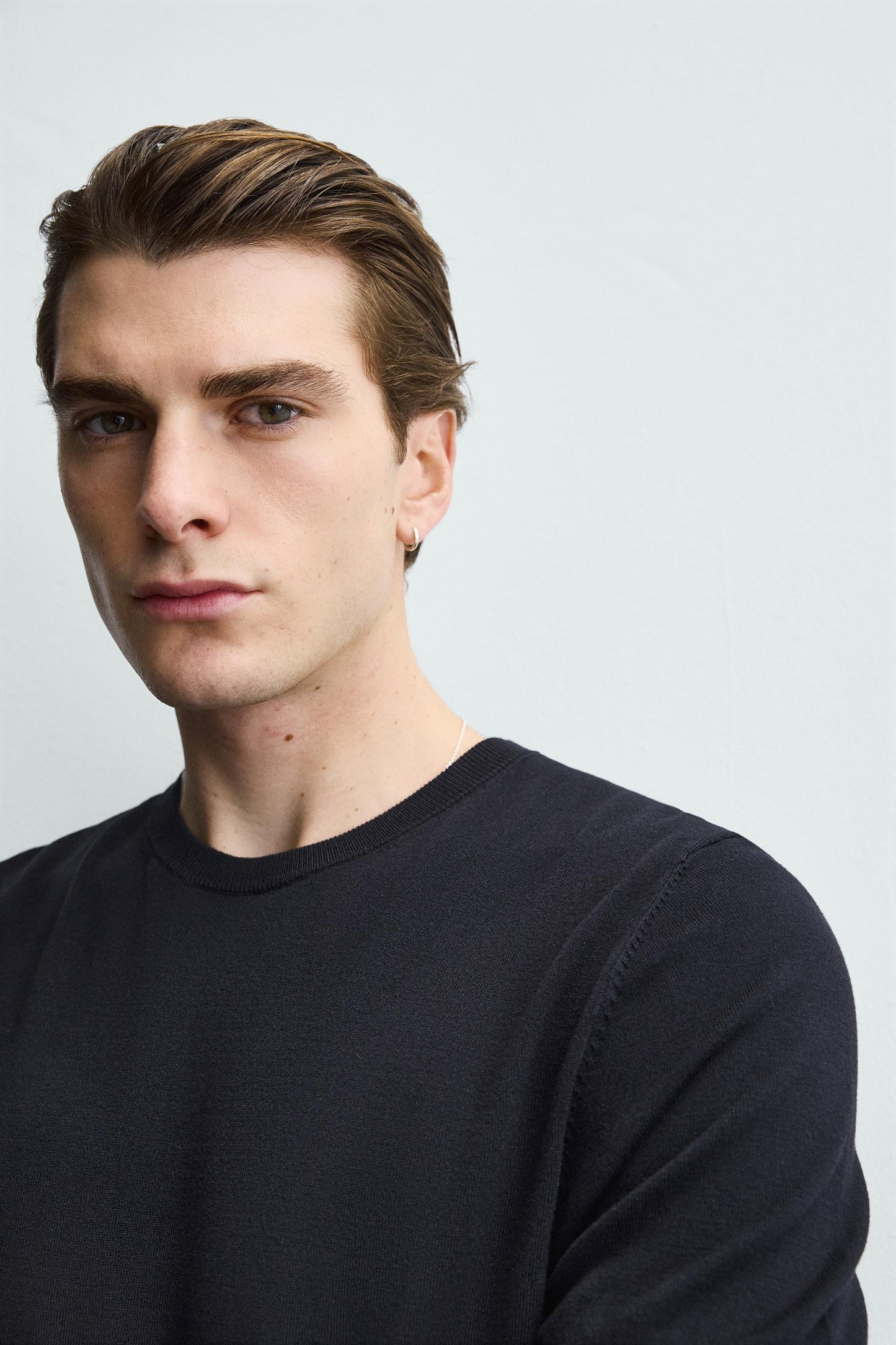 T-SHIRT DE MALHA REGULAR FIT BÁSICA