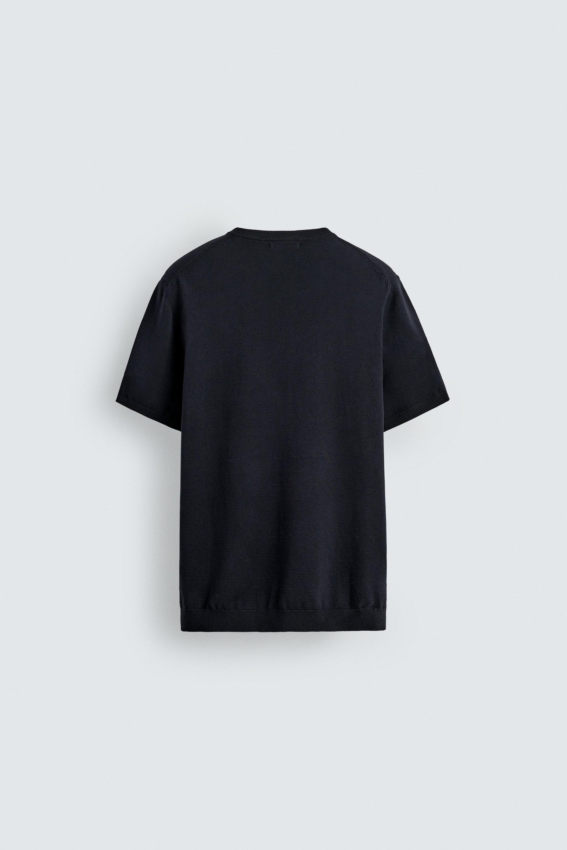 T-SHIRT DE MALHA REGULAR FIT BÁSICA