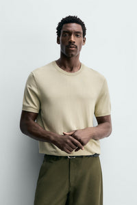 T-SHIRT DE MALHA REGULAR FIT BÁSICA