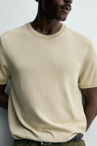 T-SHIRT DE MALHA REGULAR FIT BÁSICA