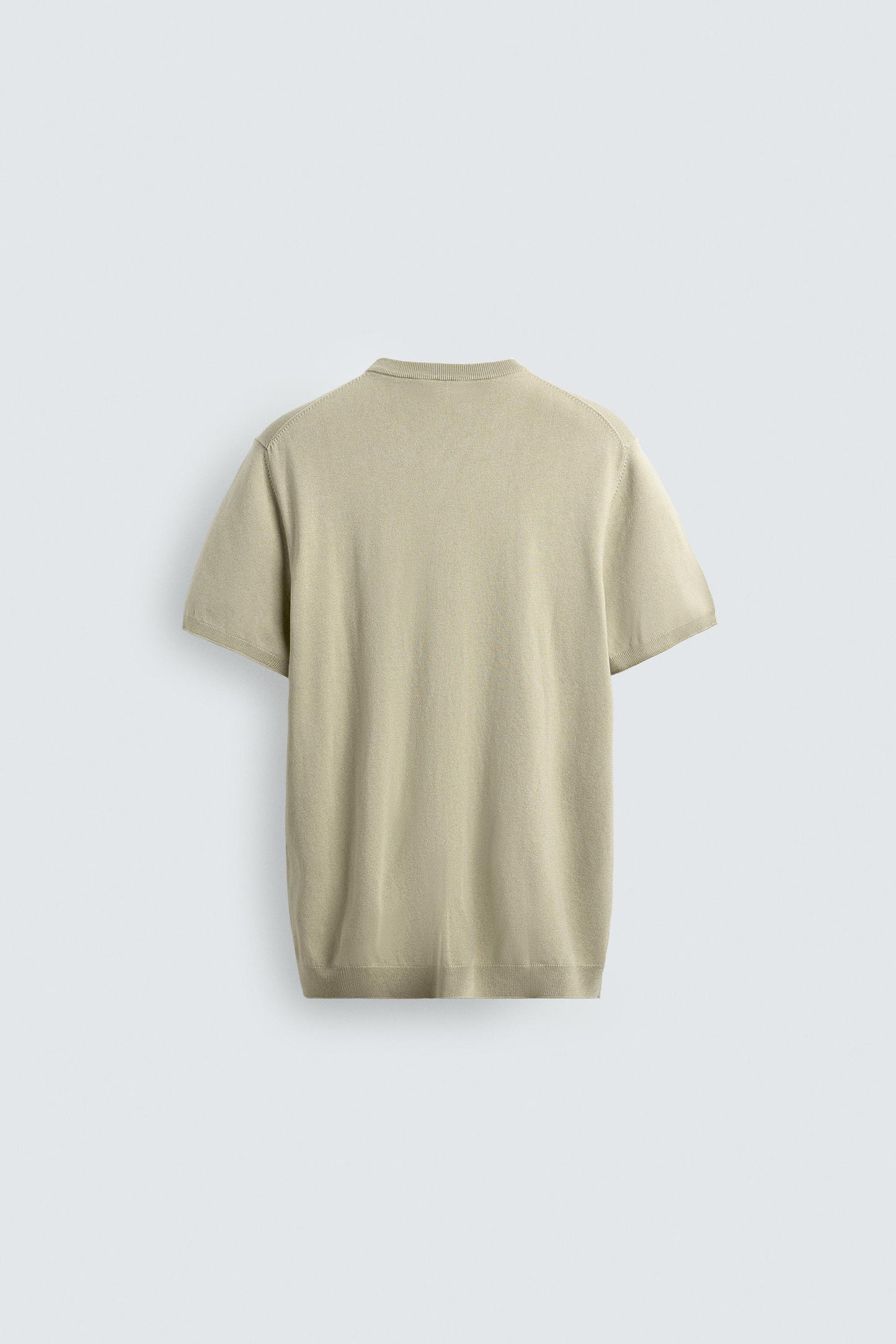 T-SHIRT DE MALHA REGULAR FIT BÁSICA