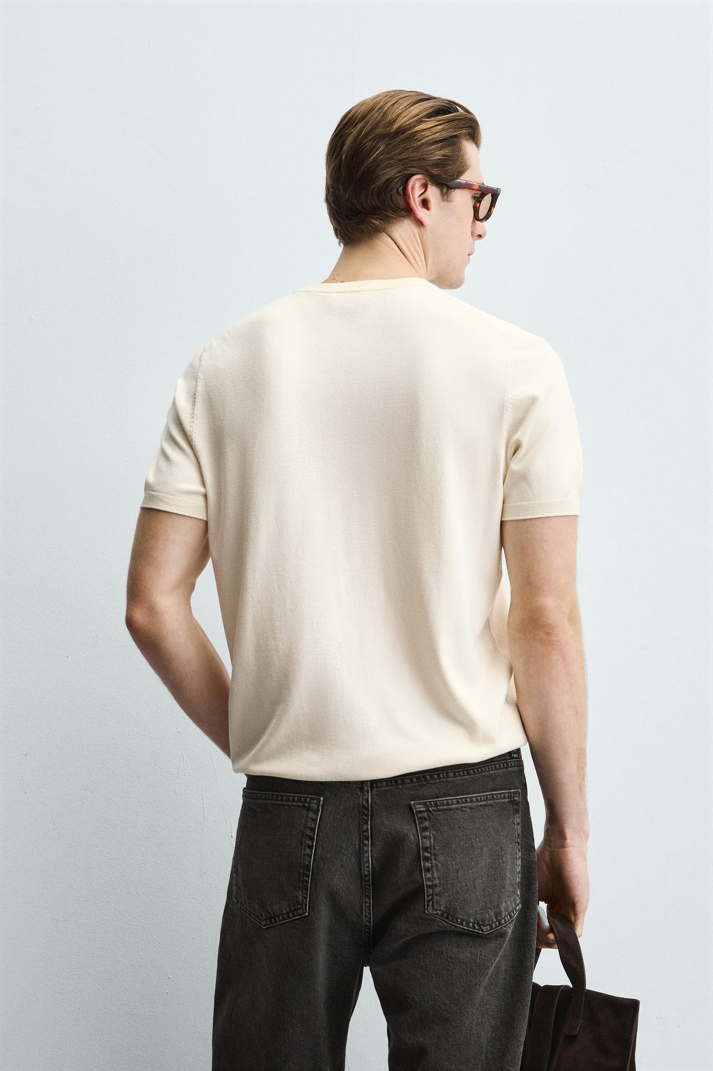 T-SHIRT DE MALHA REGULAR FIT BÁSICA