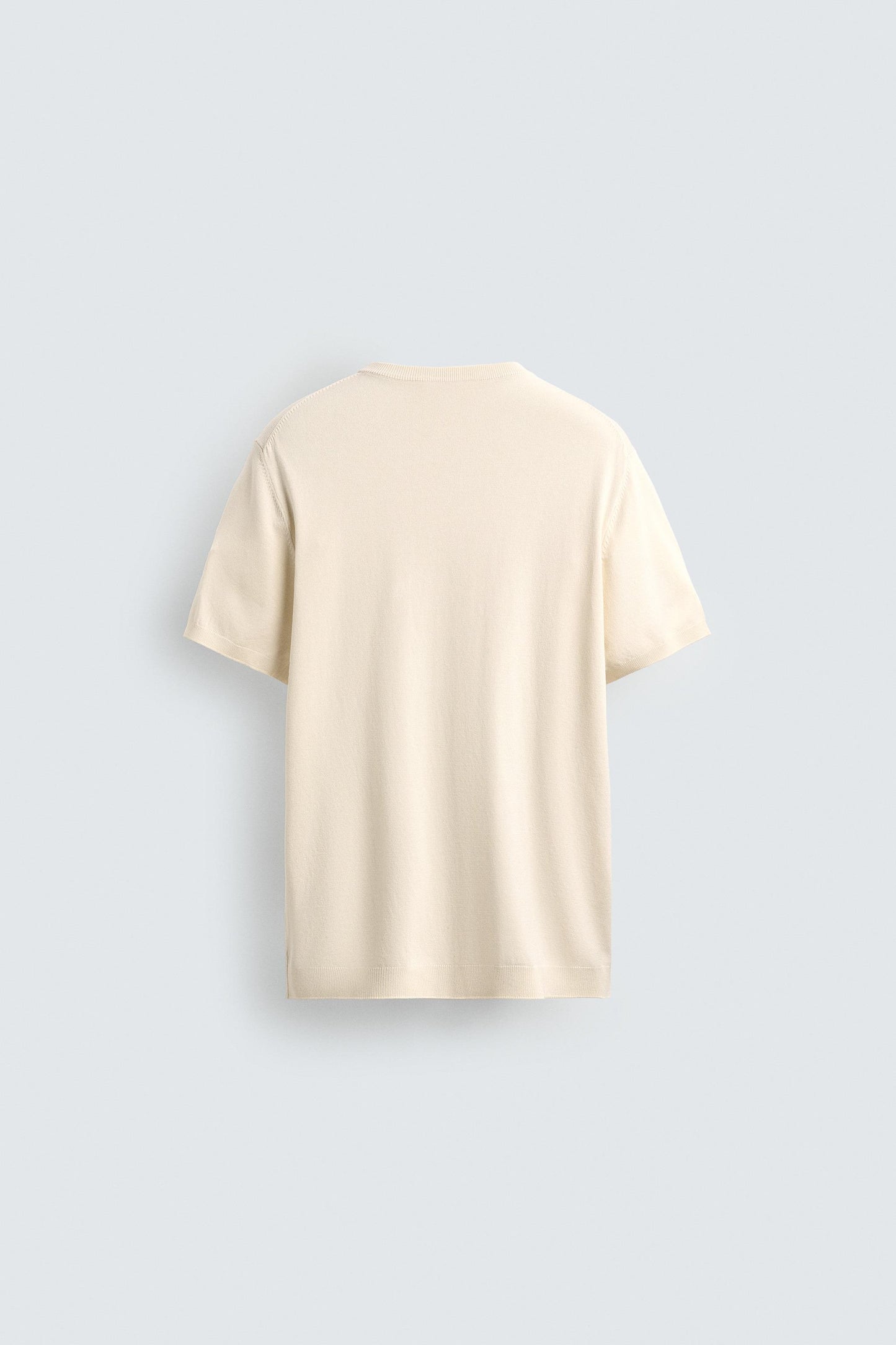 T-SHIRT DE MALHA REGULAR FIT BÁSICA