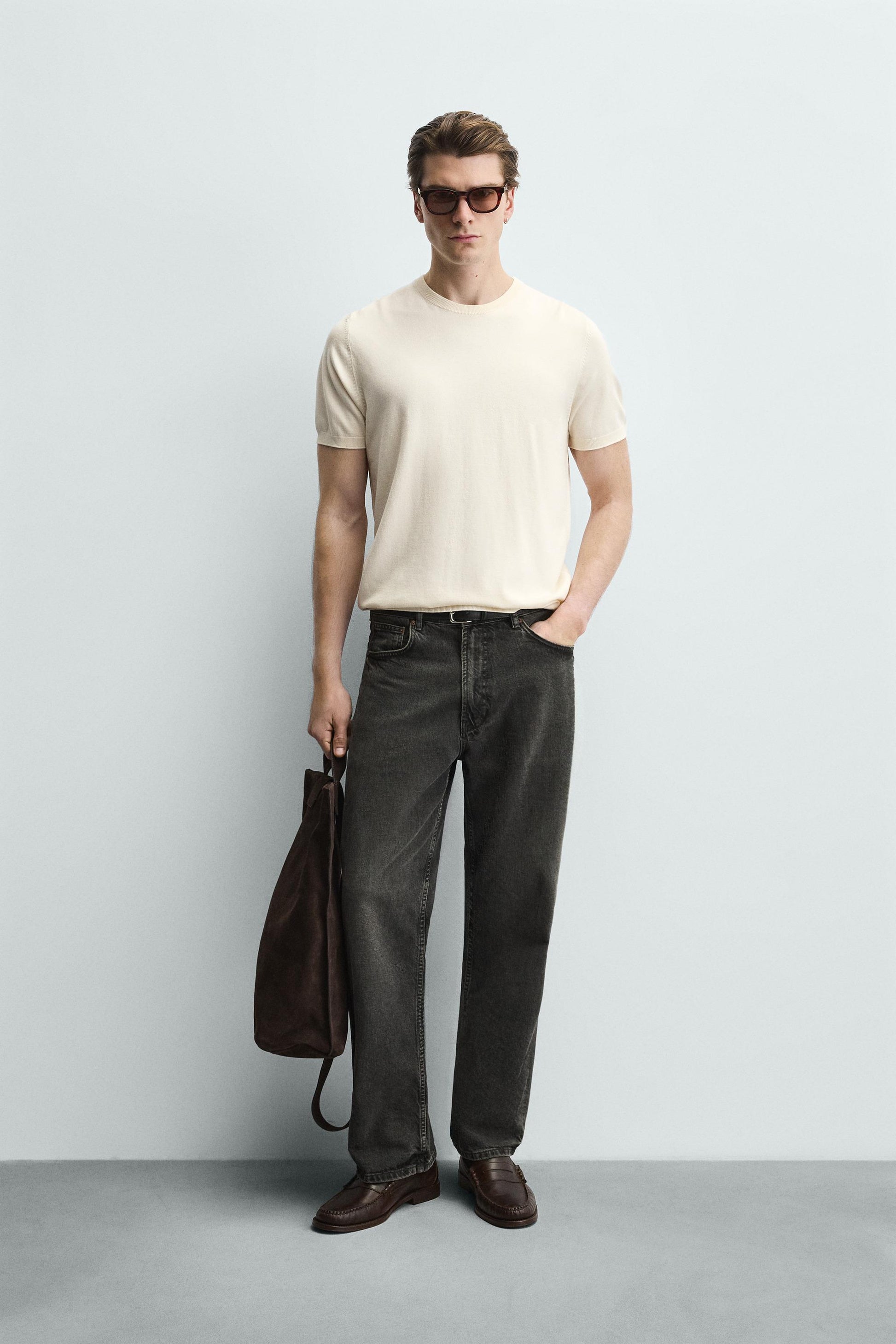 T-SHIRT DE MALHA REGULAR FIT BÁSICA