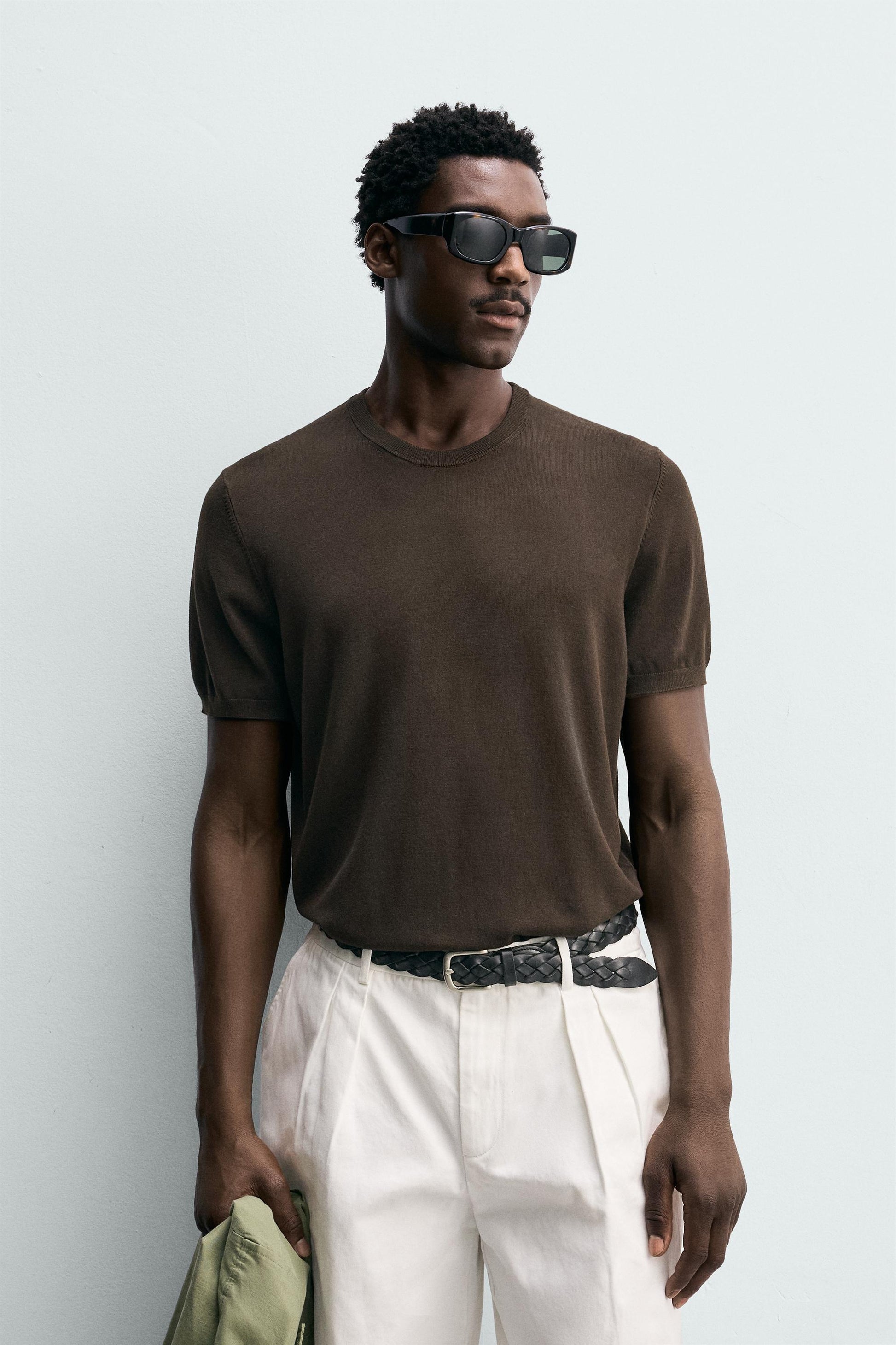 T-SHIRT DE MALHA REGULAR FIT BÁSICA