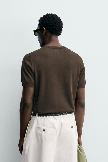 T-SHIRT DE MALHA REGULAR FIT BÁSICA