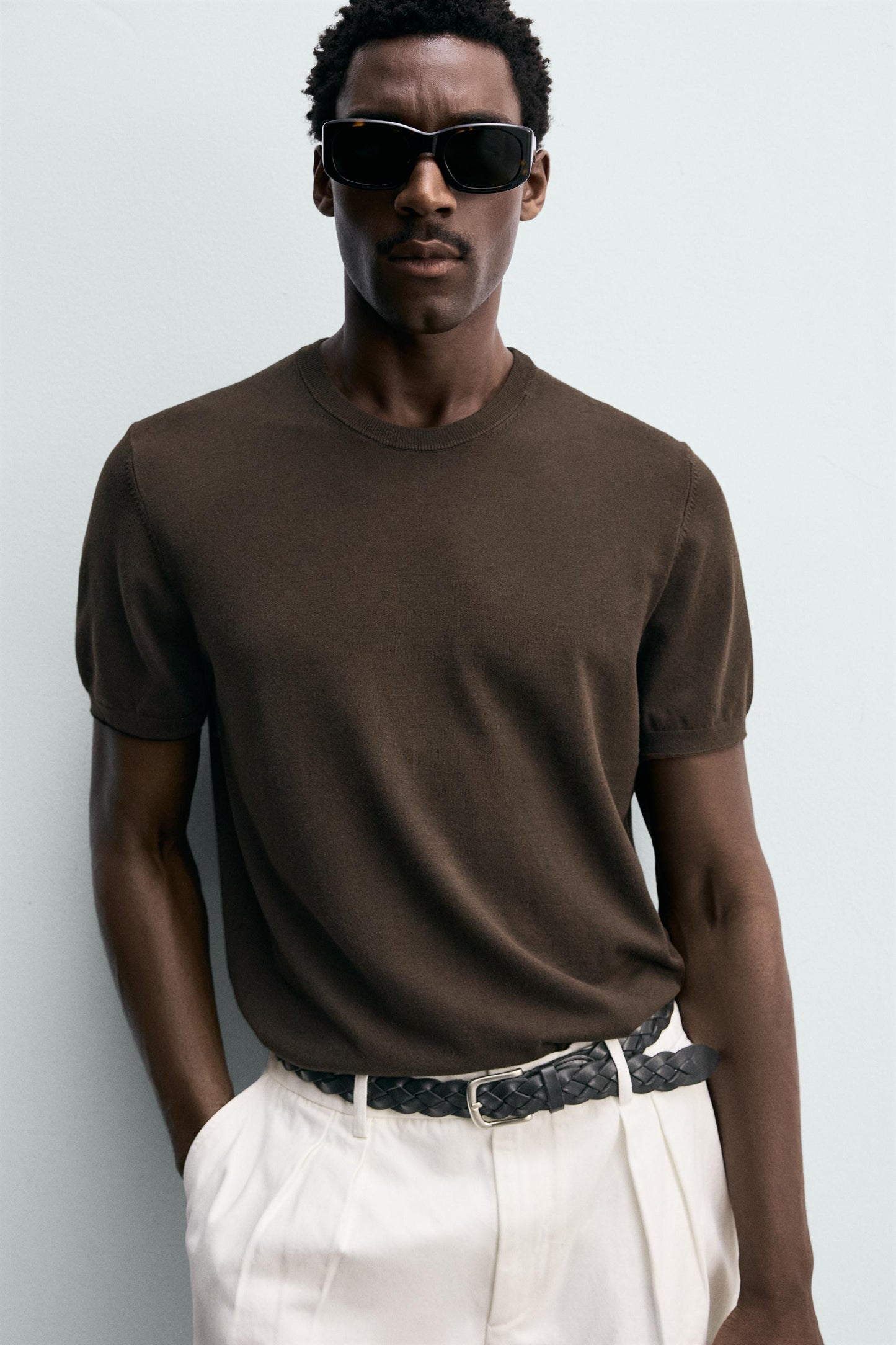 T-SHIRT DE MALHA REGULAR FIT BÁSICA