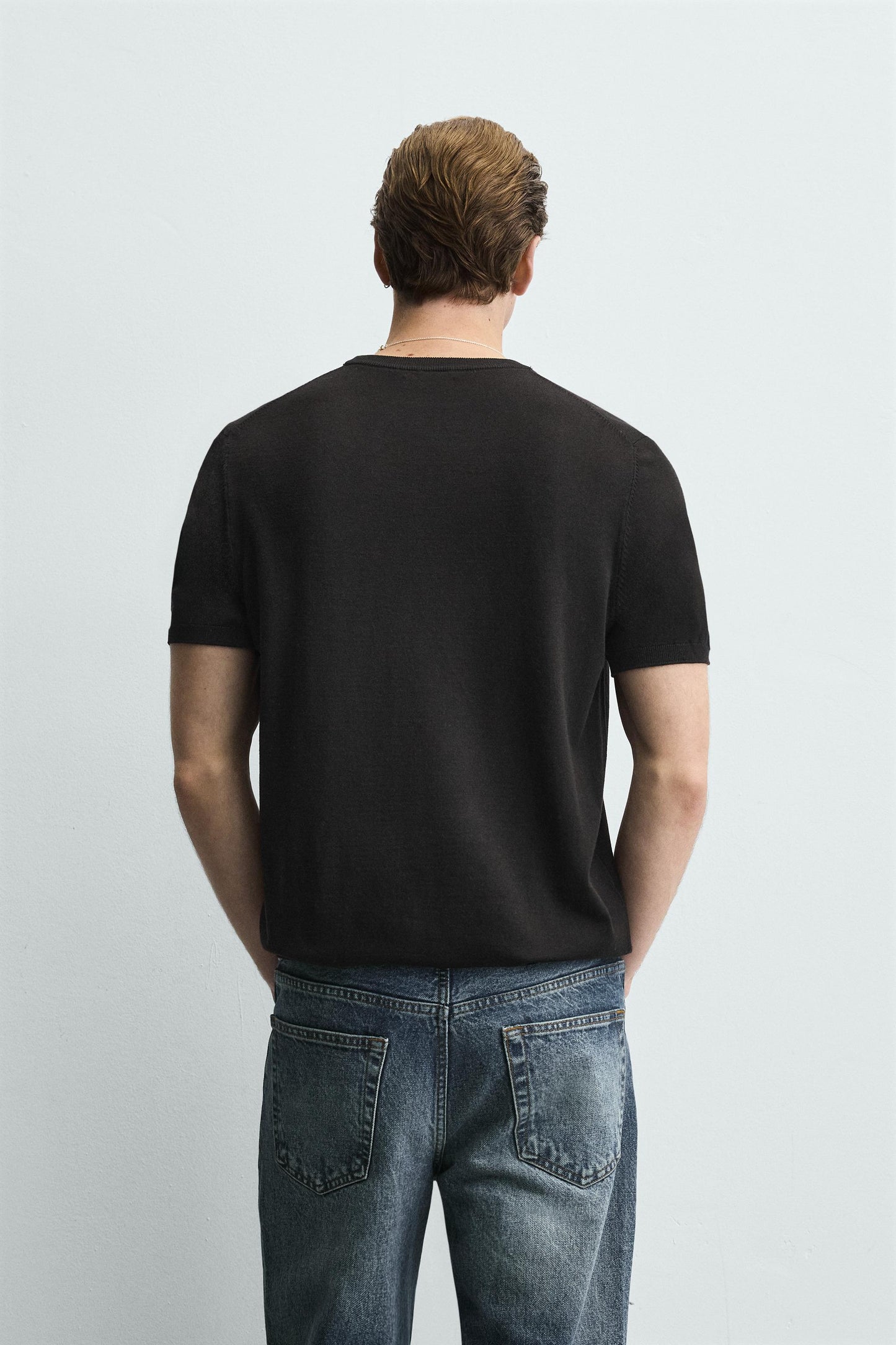 T-SHIRT DE MALHA REGULAR FIT BÁSICA