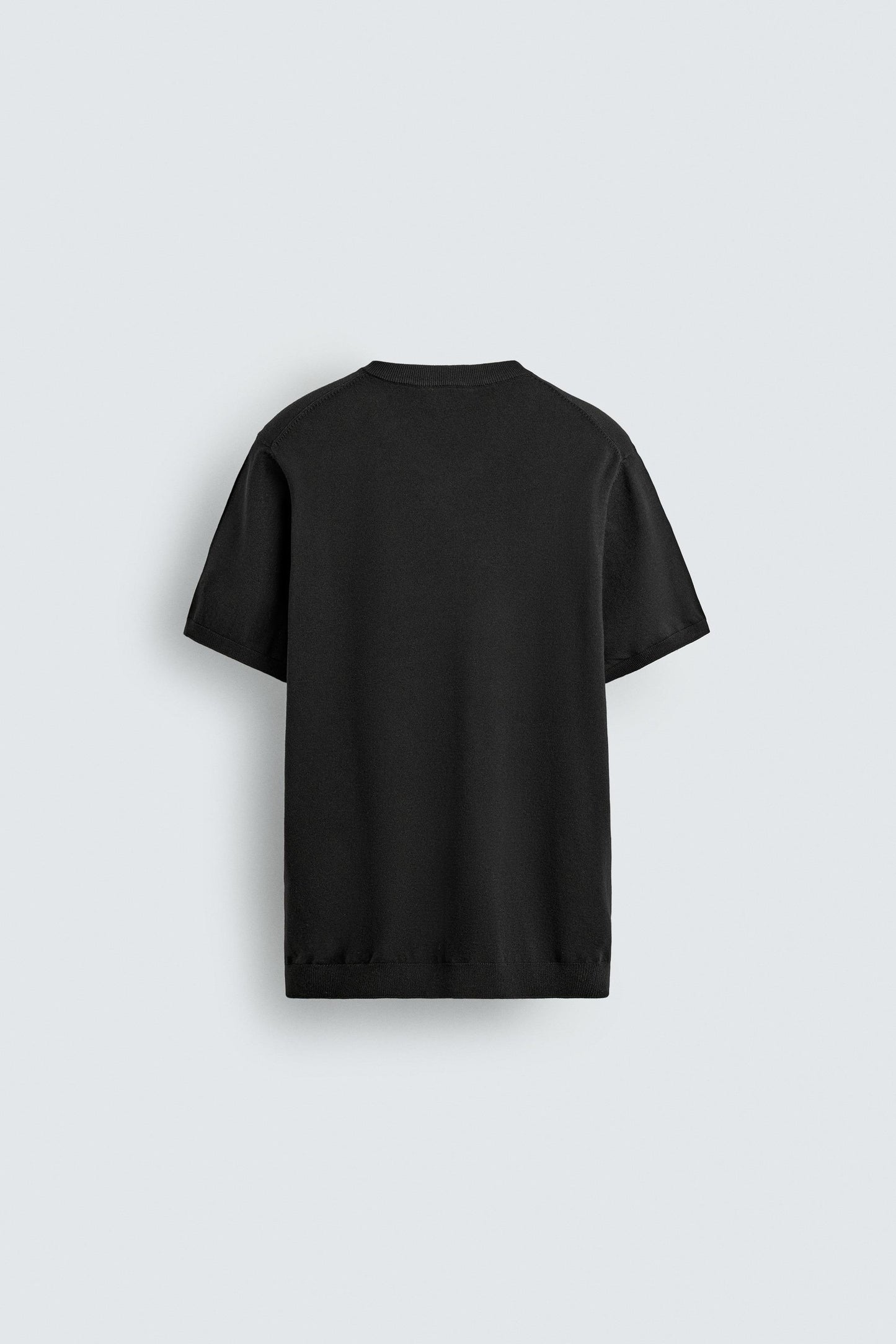 T-SHIRT DE MALHA REGULAR FIT BÁSICA