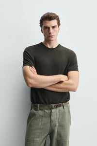 T-SHIRT DE MALHA REGULAR FIT BÁSICA