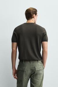 T-SHIRT DE MALHA REGULAR FIT BÁSICA