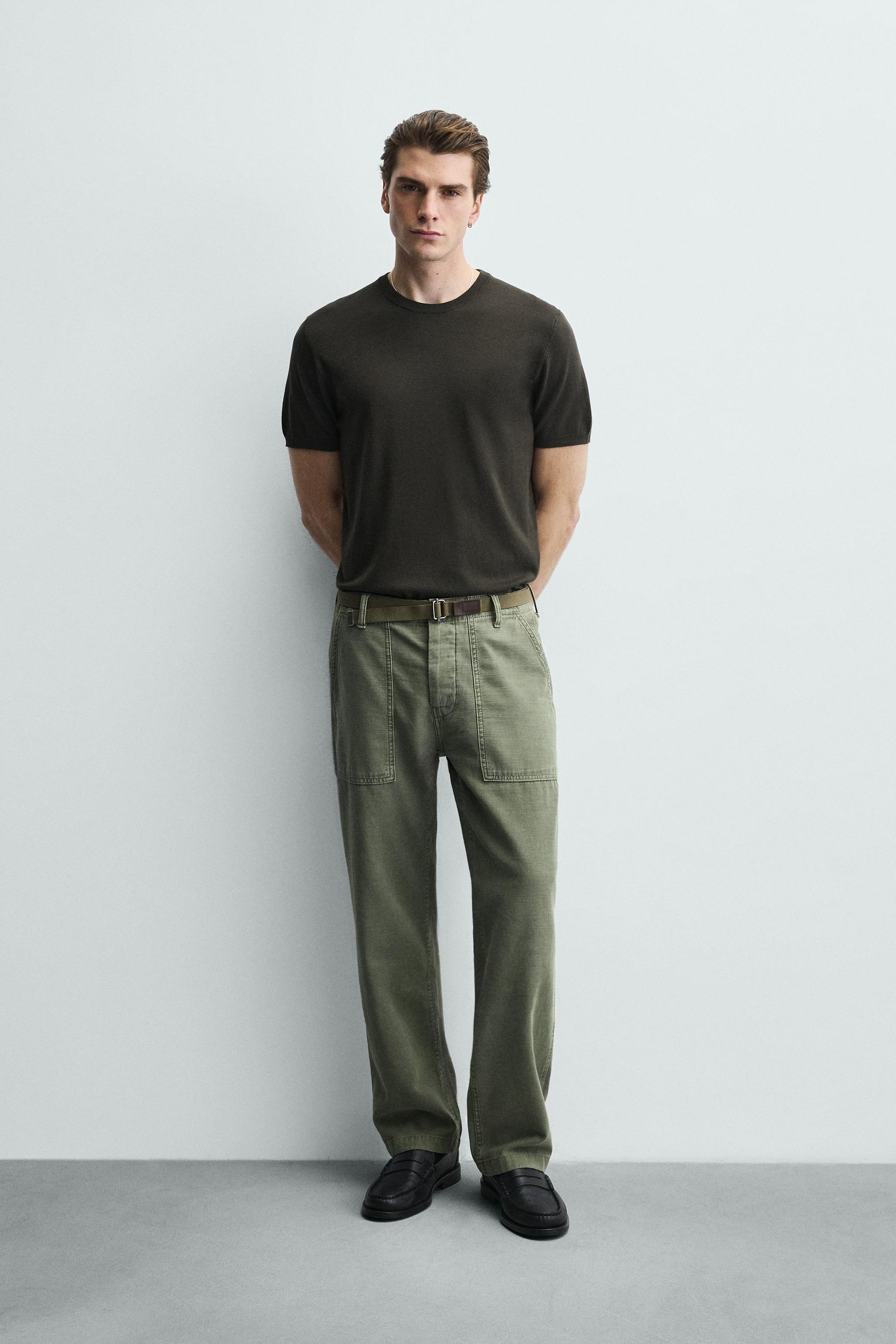 T-SHIRT DE MALHA REGULAR FIT BÁSICA