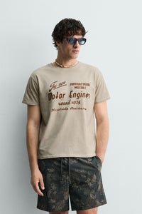 T-SHIRT ESTAMPADA COM MENSAGEM E EFEITO VINTAGE
