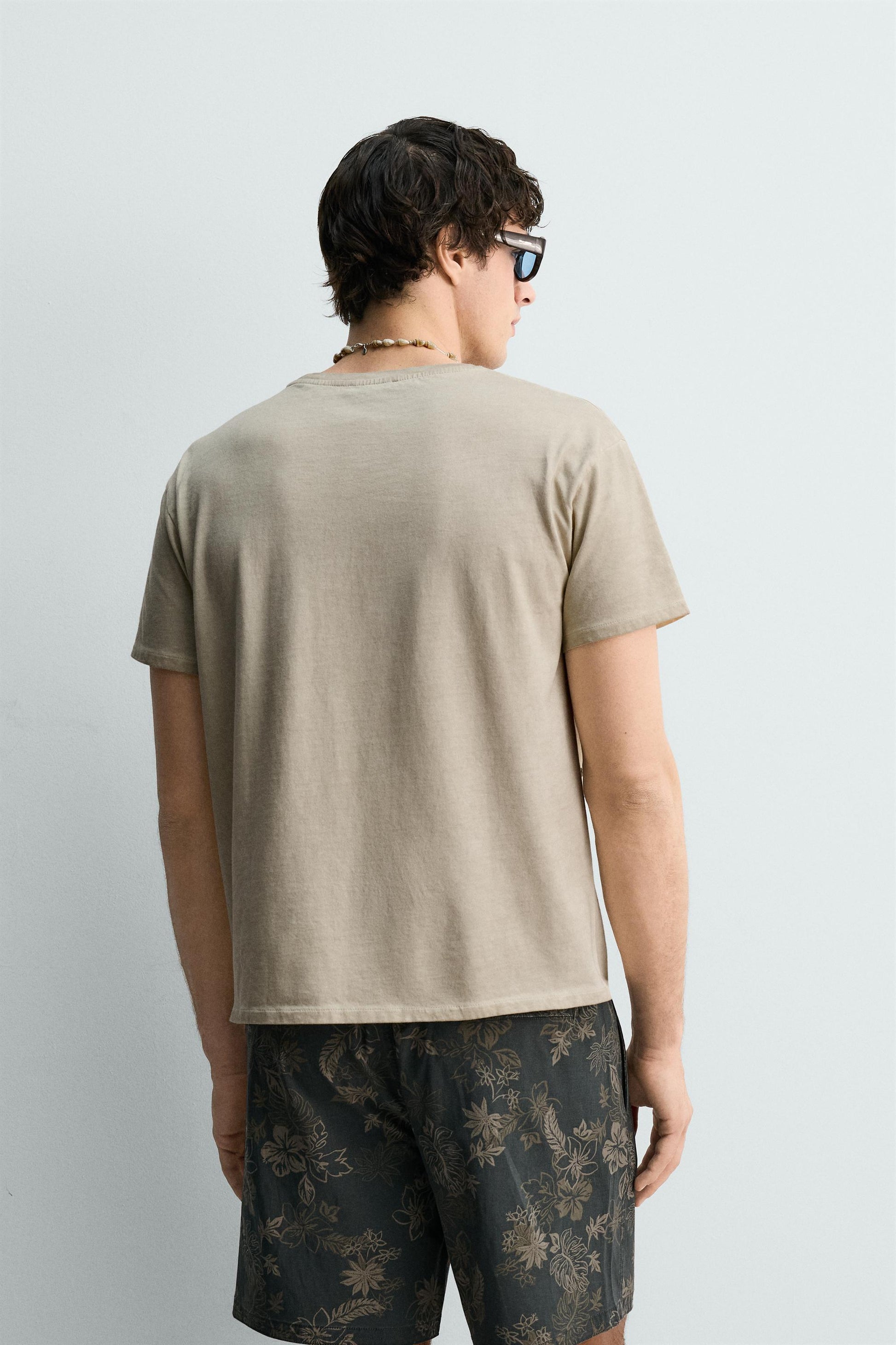 T-SHIRT ESTAMPADA COM MENSAGEM E EFEITO VINTAGE