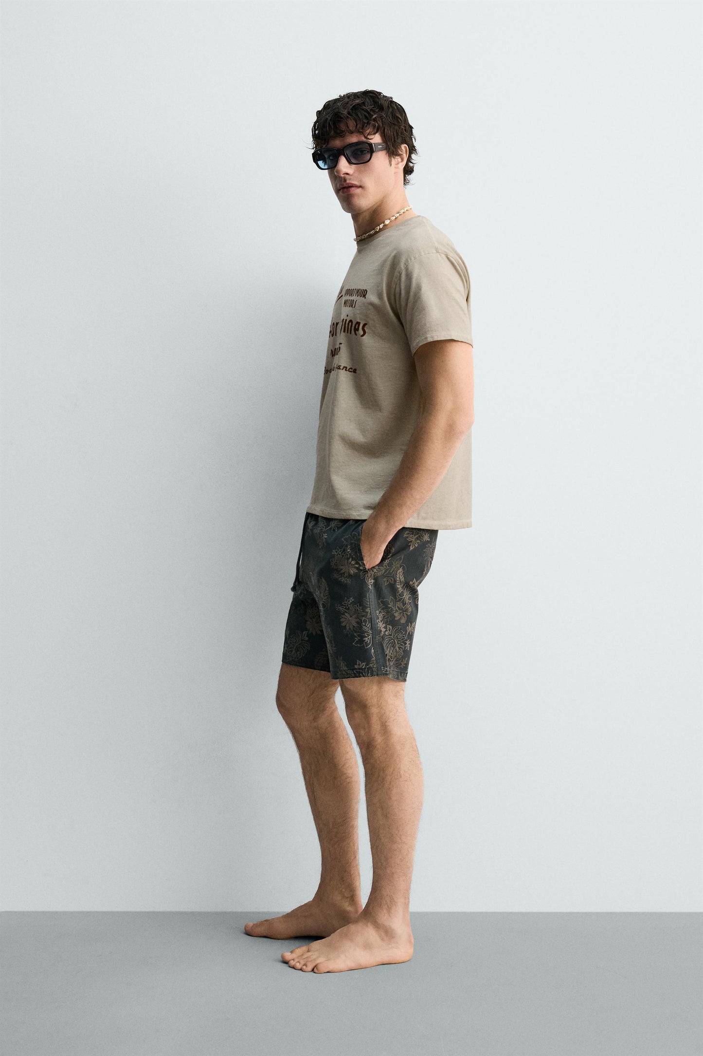 T-SHIRT ESTAMPADA COM MENSAGEM E EFEITO VINTAGE