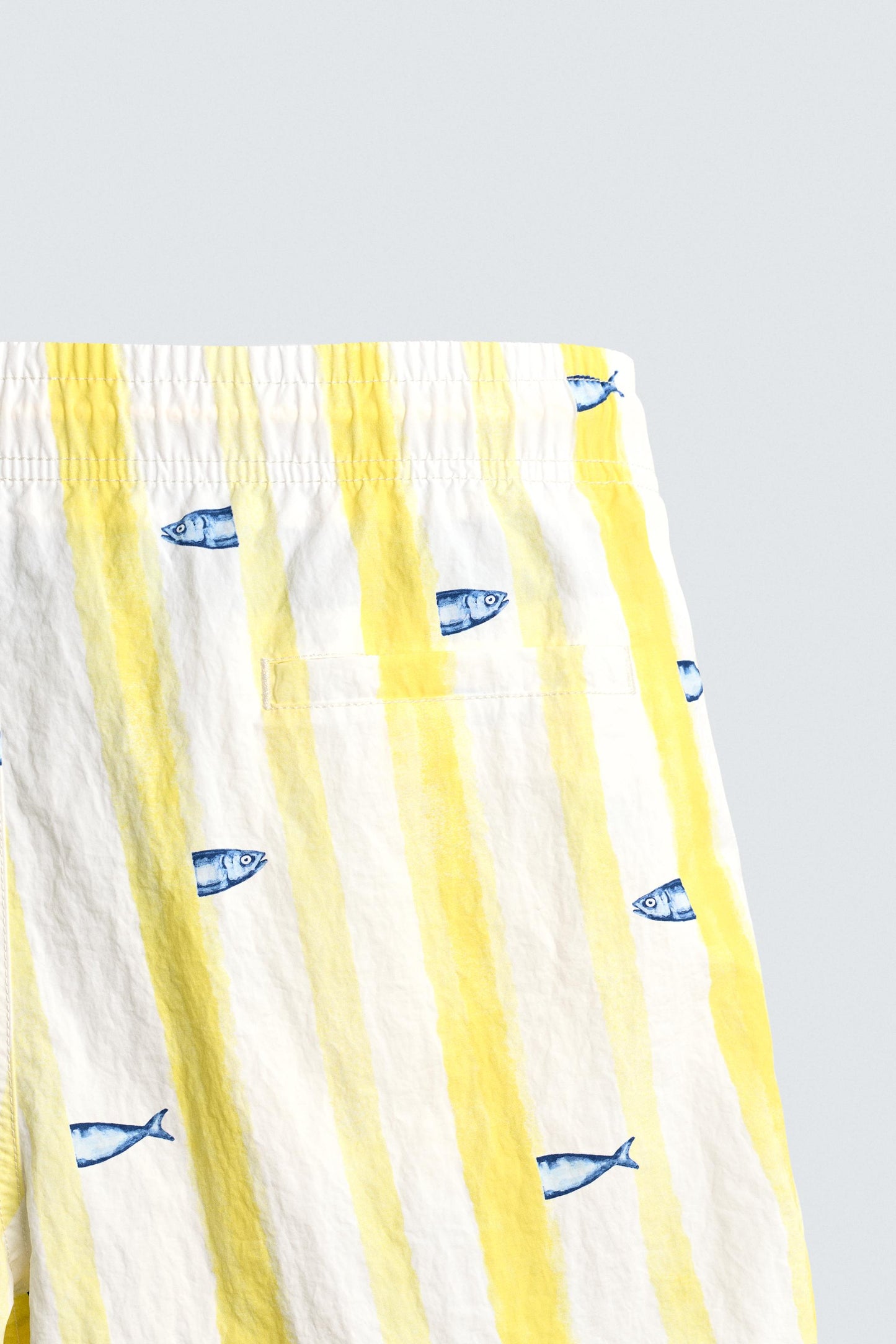 CALÇÕES DE BANHO COMPRIDOS COM ESTAMPADO DE PEIXES