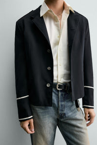 CASACO CROPPED FIT COM CONTRASTES