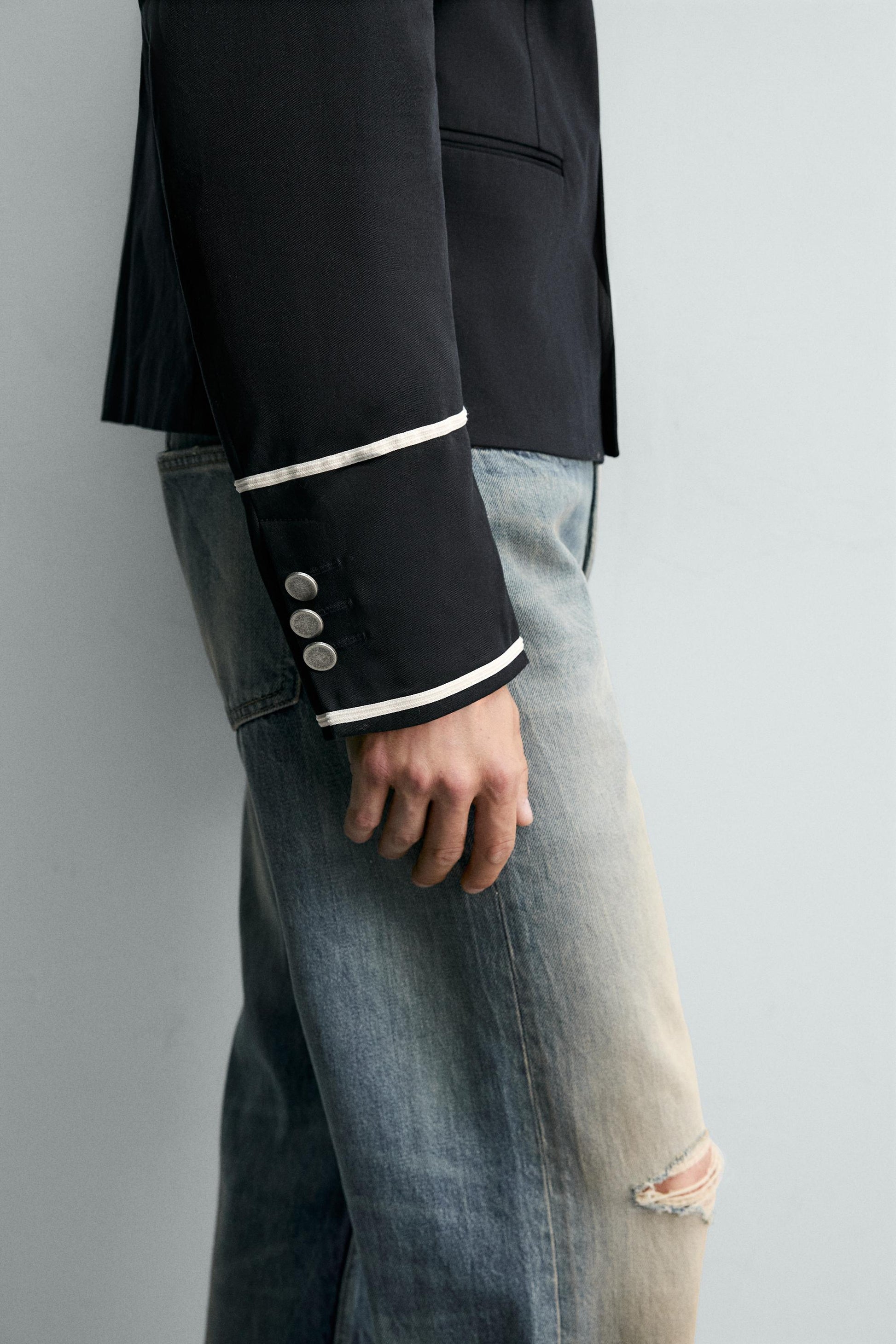 CASACO CROPPED FIT COM CONTRASTES