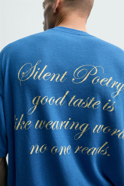 T-SHIRT COM TEXTOS ESTAMPADOS EM MISTURA DE LINHO