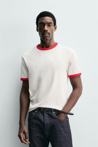 T-SHIRT BÁSICA RIB EM CONTRASTE