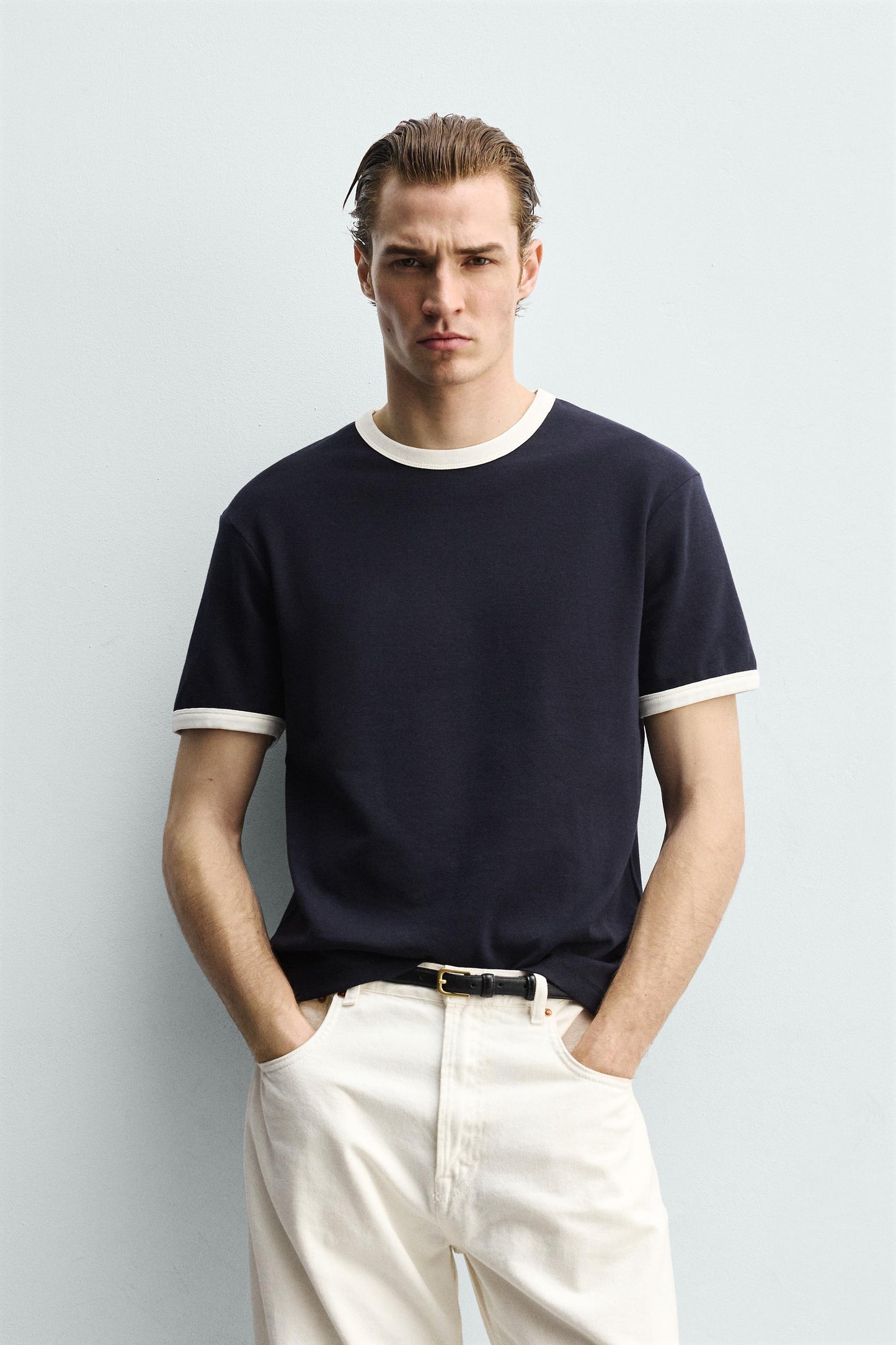 T-SHIRT BÁSICA RIB EM CONTRASTE