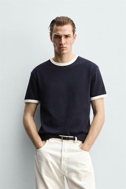T-SHIRT BÁSICA RIB EM CONTRASTE