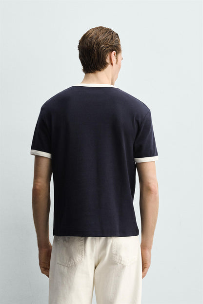 T-SHIRT BÁSICA RIB EM CONTRASTE