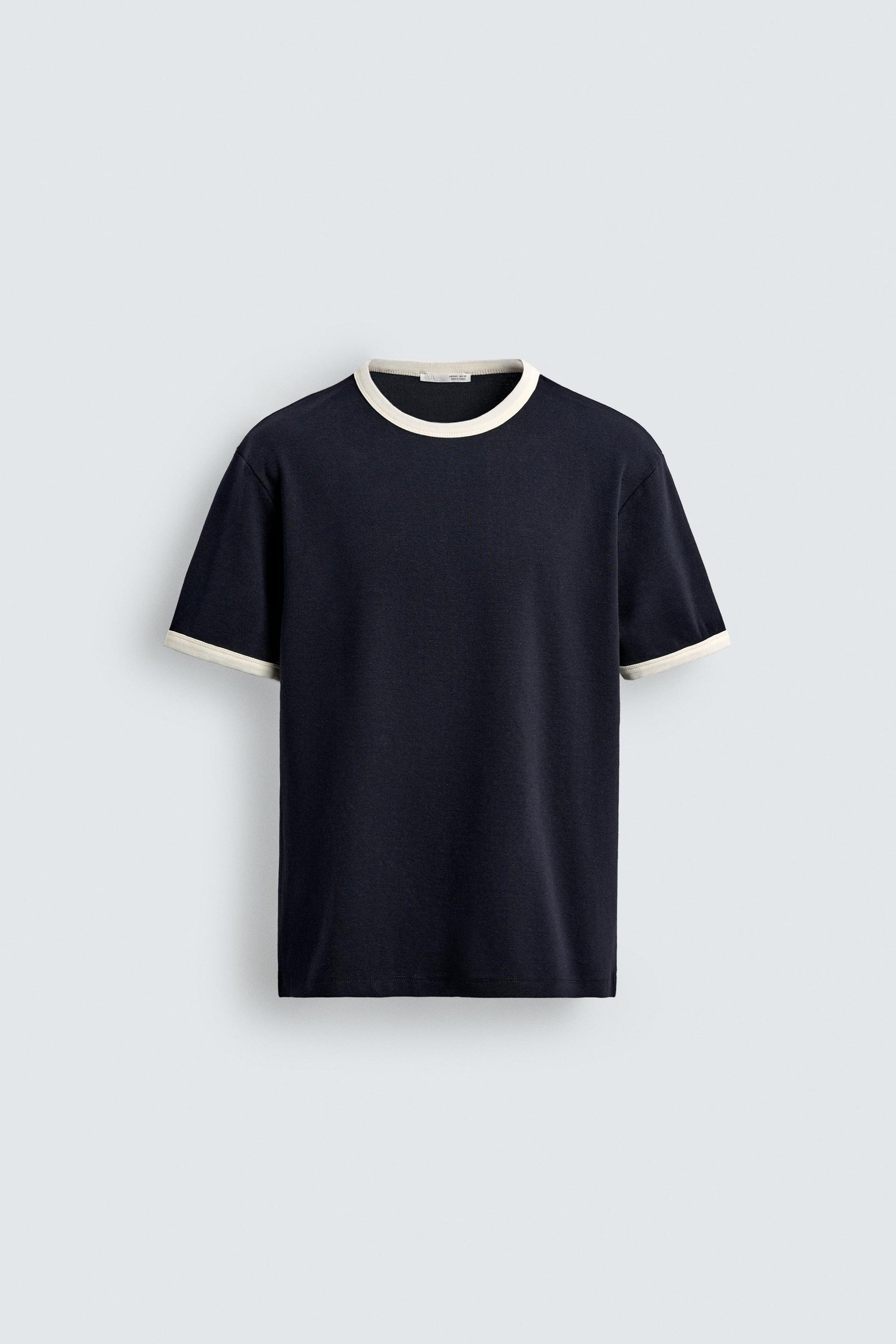 T-SHIRT BÁSICA RIB EM CONTRASTE